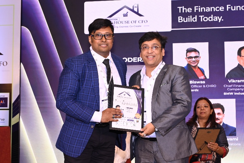 Vishal Jain receiving Speaker Appreciation at The House of CFO Kolkata 2nd Edition